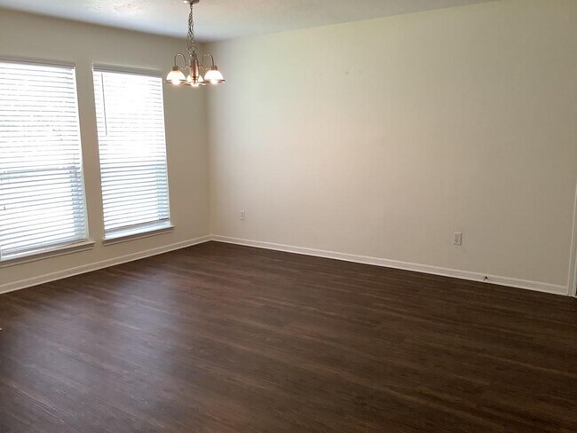 Foto del edificio - 13049 Skyline Dr