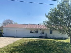 Building Photo - 915 Jonathan