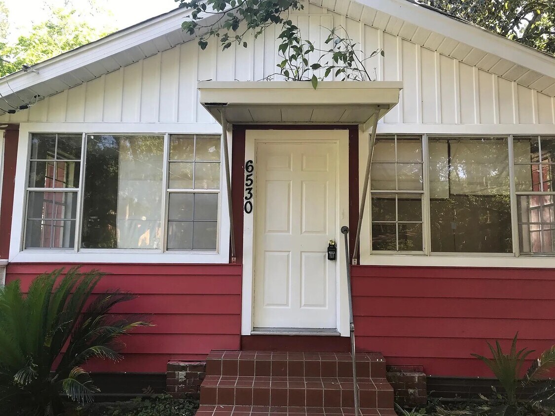 Foto principal - 6530 Dixie St