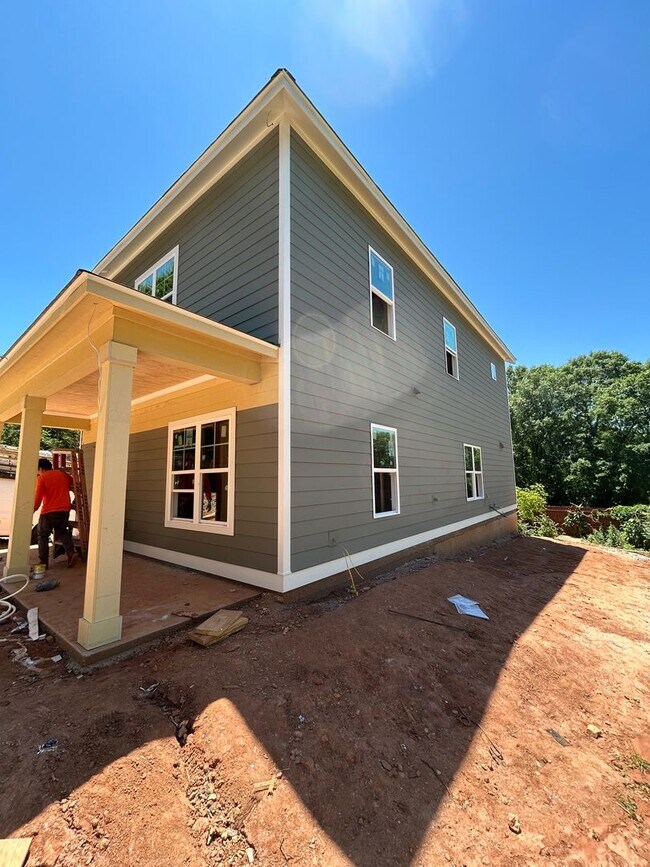 Foto del edificio - 4 Bedroom New Construction, 1 mile from Campus and Downtown
