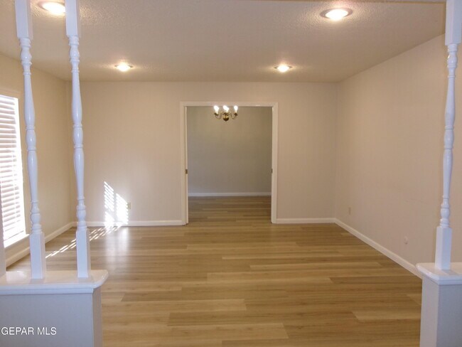 Building Photo - 6228 Los Altos Dr