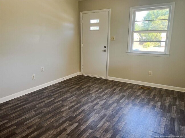 Foto del edificio - 1826 Strathmore Ave