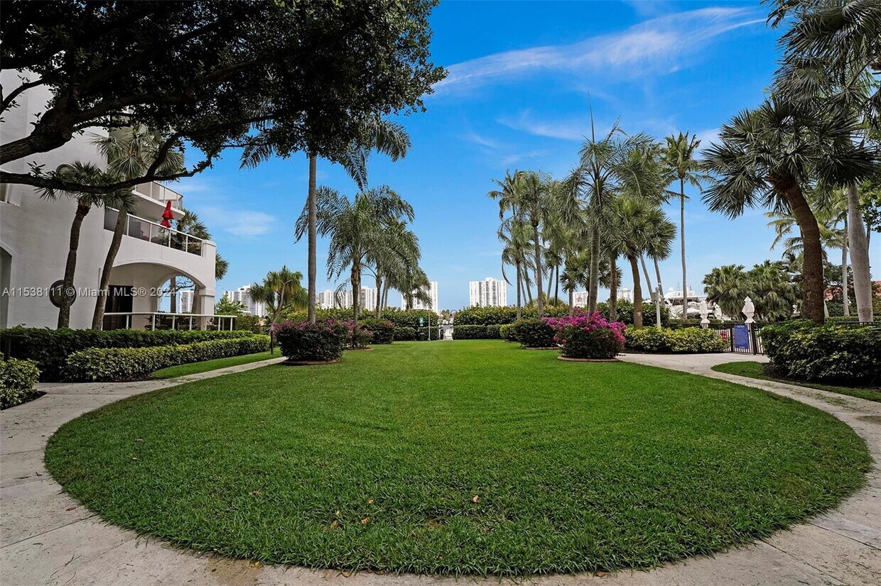 Foto principal - 3610 Yacht Club Dr