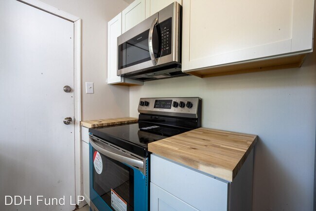 Building Photo - 3 br, 1 bath House - 335 N Redfield St