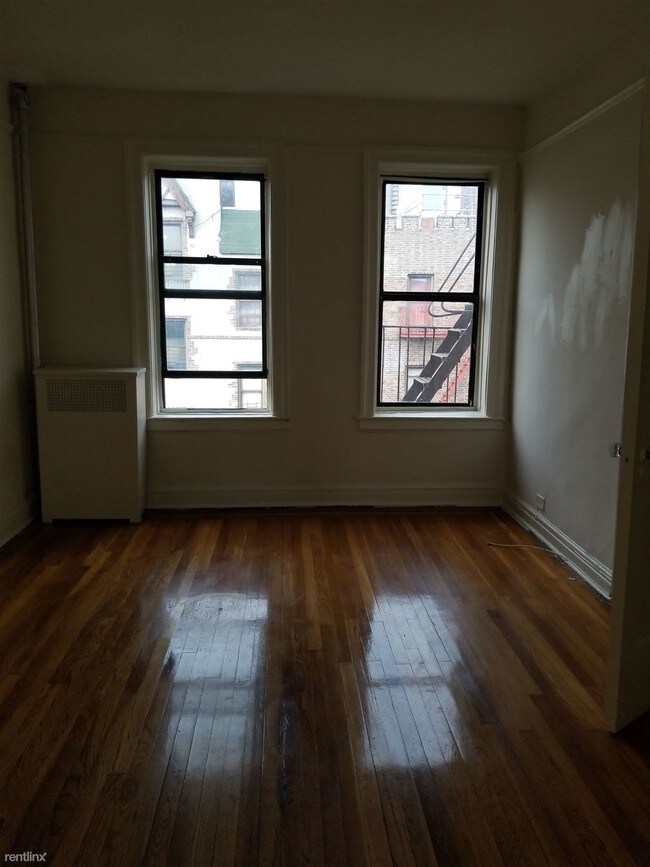 Foto del edificio - 1 br, 1 bath Apartment - 3230 Steuben Ave