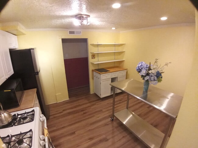 Building Photo - 1508 Edith Blvd NE