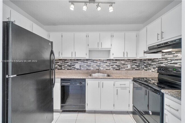 Foto del edificio - 3266 NW 104th Ave