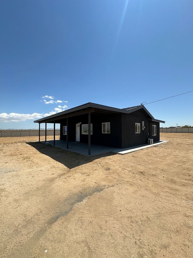 Building Photo - Cute newly remodeled 2 bed/1 bath home!