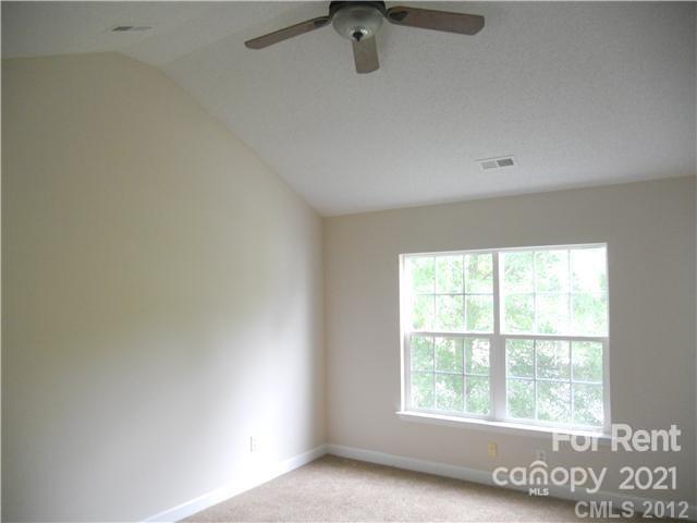 Foto del edificio - 8037 Shiny Meadow Ln