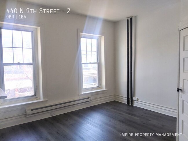 Building Photo - 440 N 9th St