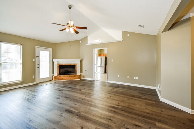 Foto del edificio - 7343 Bridle Ln