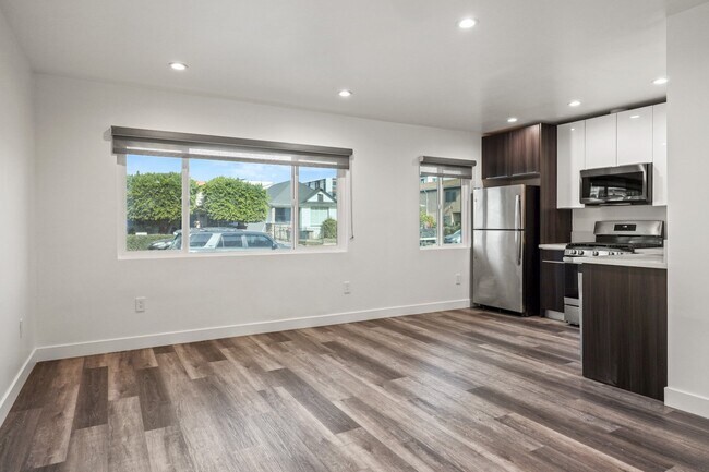 Foto del edificio - 1352 W 36th St