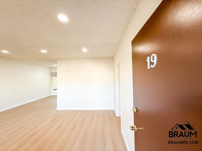 Foto del edificio - 13115 Oxnard St