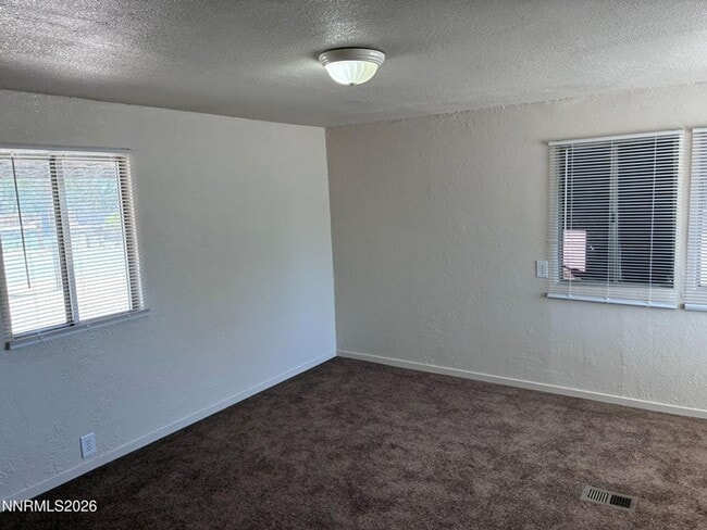 Building Photo - 711 River Ave