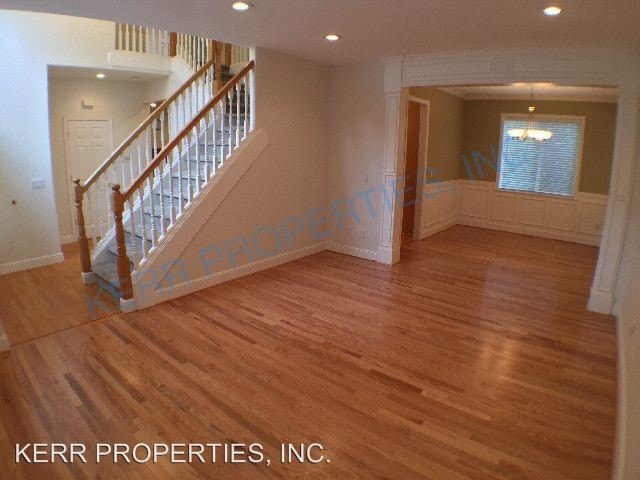 Building Photo - 4 br, 2.5 bath House - 16082 SE Flavel Dr.