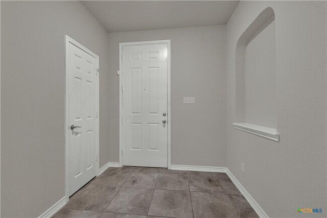 Building Photo - (PRICE DROP!!) /// NEW ON MARKET