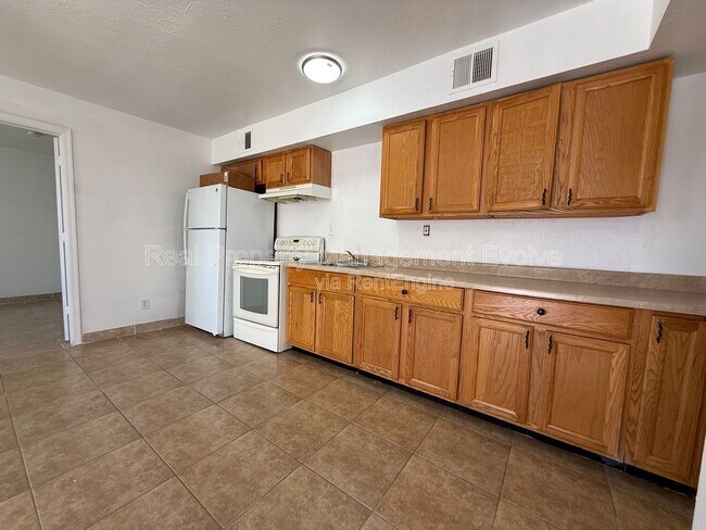 Foto del edificio - 3223 W Madison St