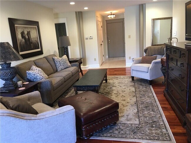 Foto del edificio - 8650 Jaffa Ct W Dr