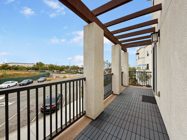 Building Photo - Beautiful 3B/3BA Townhouse in Otay Ranch