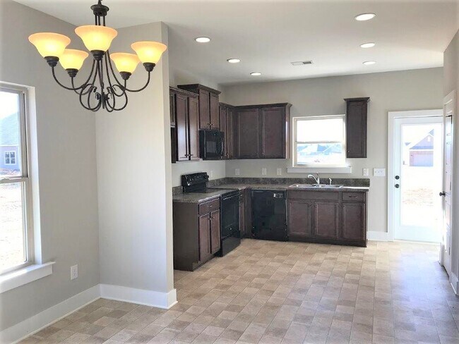 Foto del edificio - Home in Calera, AL.. View with 48 Hours Notice!
