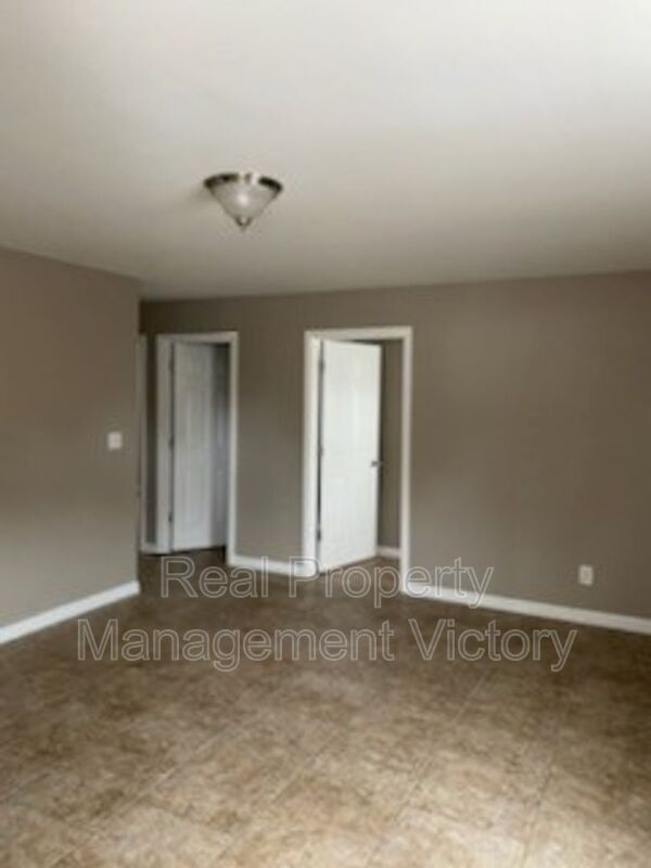 Building Photo - 600 Edmondson Rd