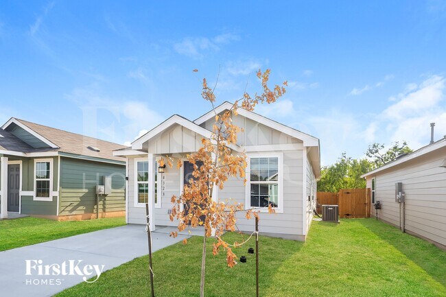 Foto del edificio - 8323 Piedra Medina