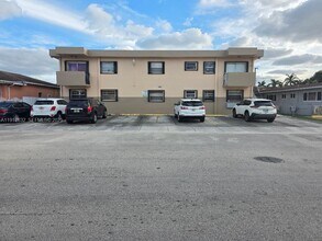 Building Photo - 340 W 19th St