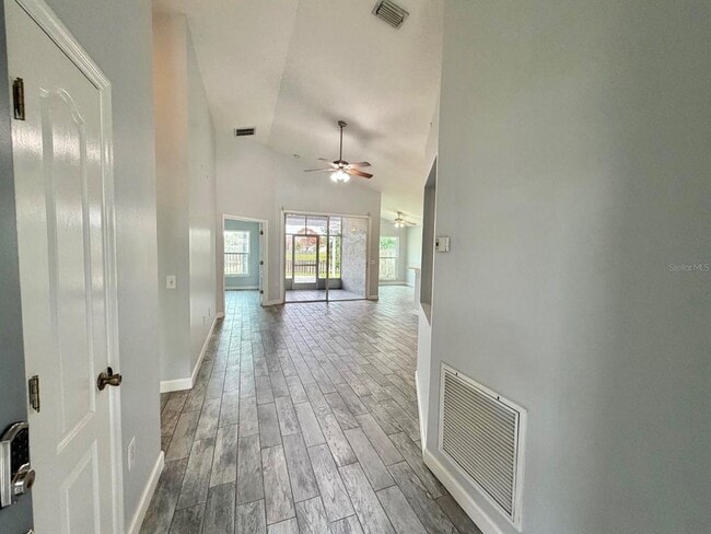 Foto del edificio - 2599 Hudson Ave