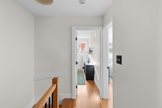 Building Photo - 125 Urell Pl NE