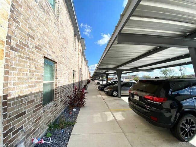 Building Photo - 1400 Humming Bird Ct