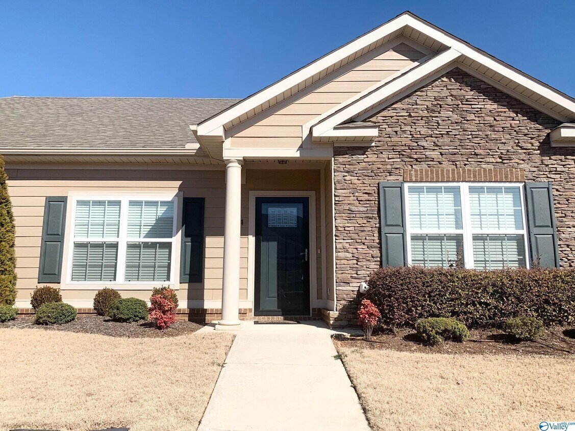 64 NW Moore Farm Cir Unit N/a, Huntsville, AL 35806 Condo for Rent in