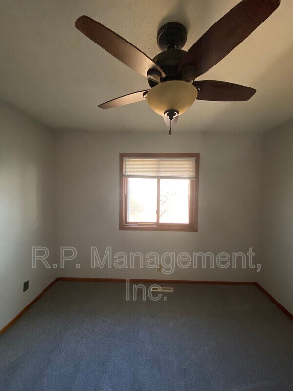 Foto del edificio - 1425 Meadowmoor Dr NE