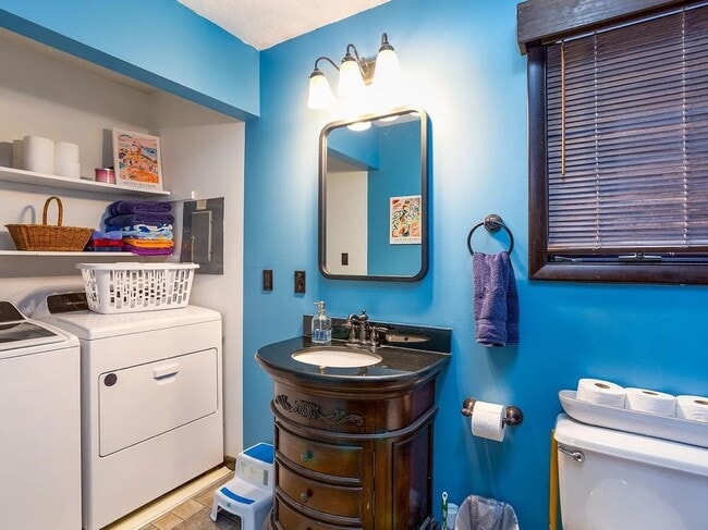 Building Photo - 2935 Merrill Ave