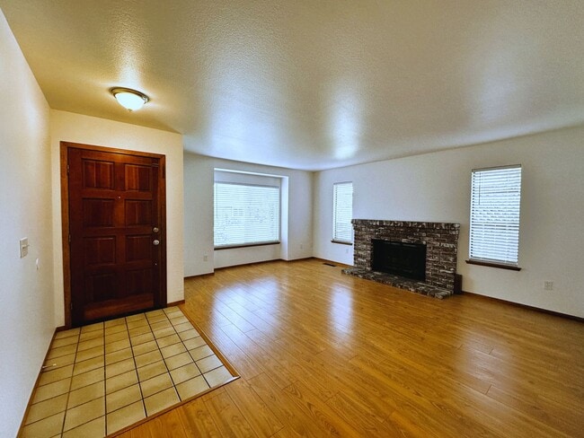 Building Photo - 2314 Sierra Creek Cir