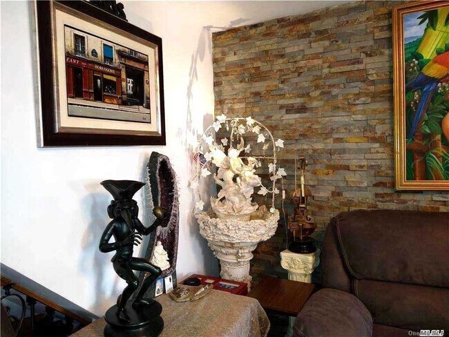 Foto del edificio - 159-01 Grand Central Pkwy