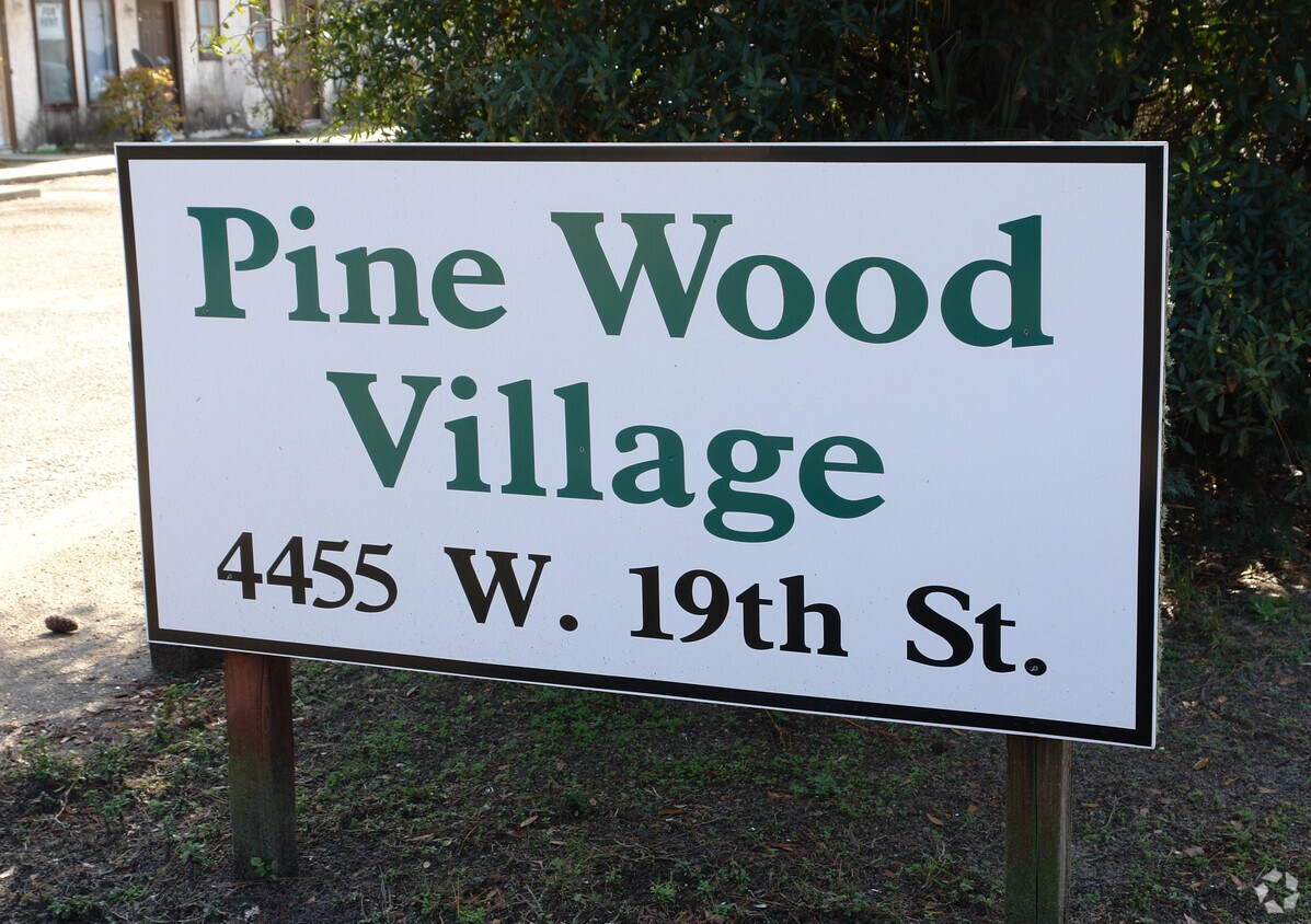 Foto del edificio - Pine Wood Village