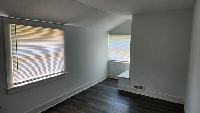 Bedroom 2 - 424 E Mulberry St
