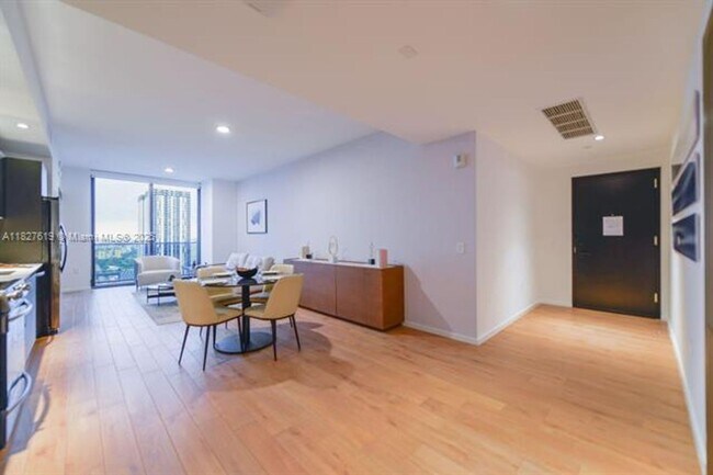 Foto del edificio - 398 NE 5th St
