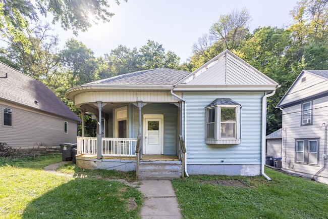 Building Photo - Adorable 3 Bed 1.5 Bath Single-Family Home