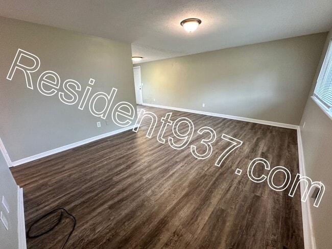 Building Photo - 3 bed 2 bath home.