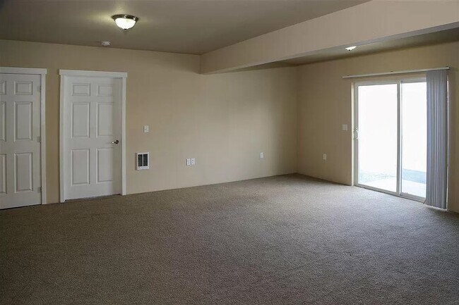 Building Photo - 5208 E Grace Ave