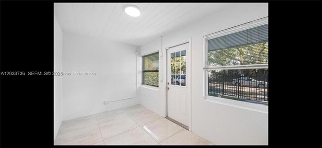 Foto del edificio - 529 NW 42nd St