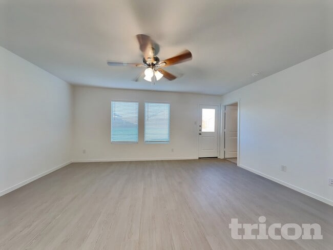 Building Photo - 1624 Parlier St