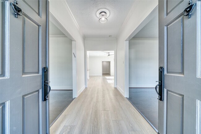 Foto del edificio - 8006 Albin Ln