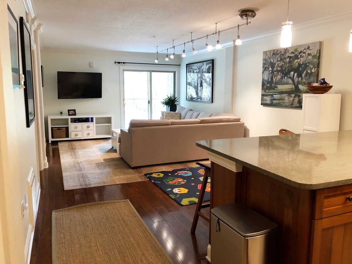 3915 St Charles Ave, New Orleans, LA 70115 Condo for Rent in New Orleans, LA