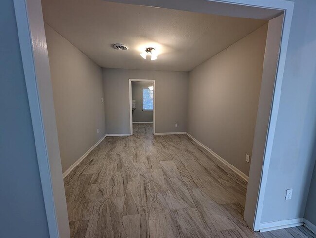 Foto del edificio - 5478 Birdwood Rd