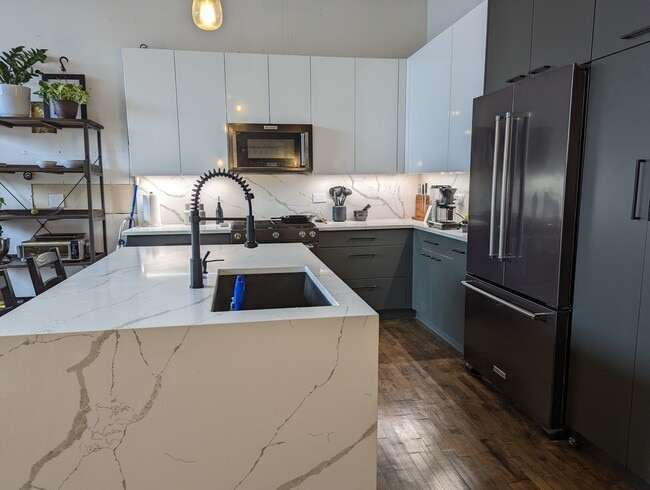 Foto del edificio - 2650 W Belden Ave