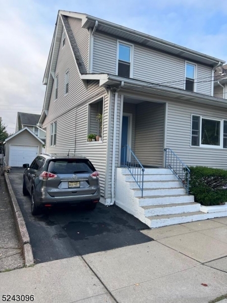 Primary Photo - 27 Piaget Ave