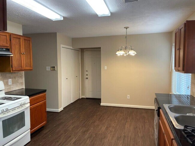 Building Photo - 11702 Brettwood Cir