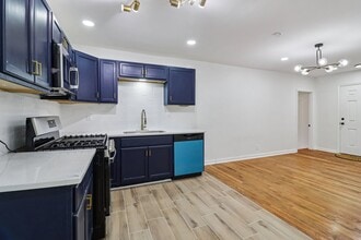 Building Photo - 3159 Bobolink Dr